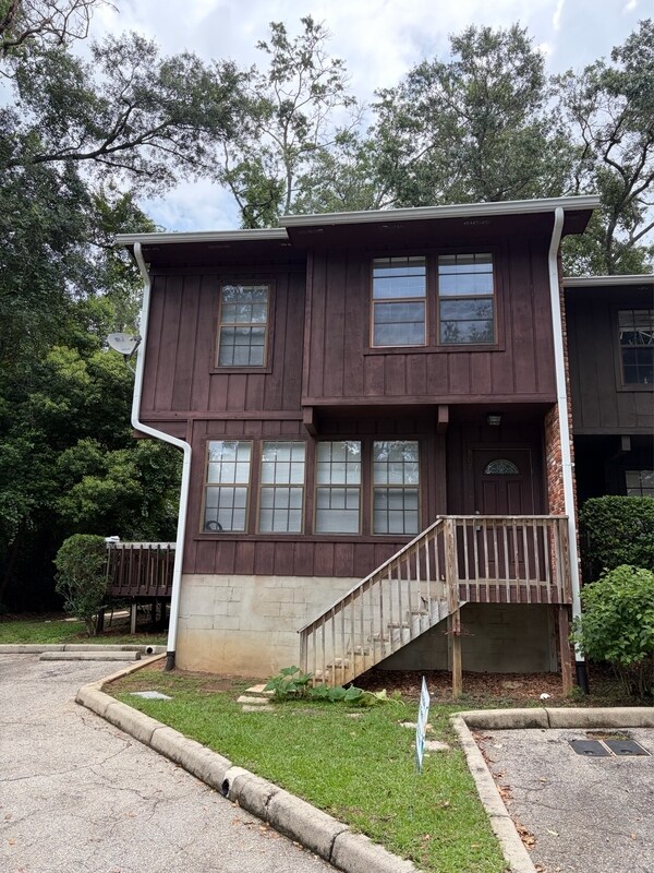 Building Photo - 807 Timbers Ct