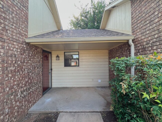 Building Photo - CHARMING 3 BED IN EDMOND!