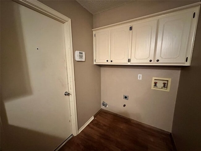 Building Photo - 2221 NE 8th St