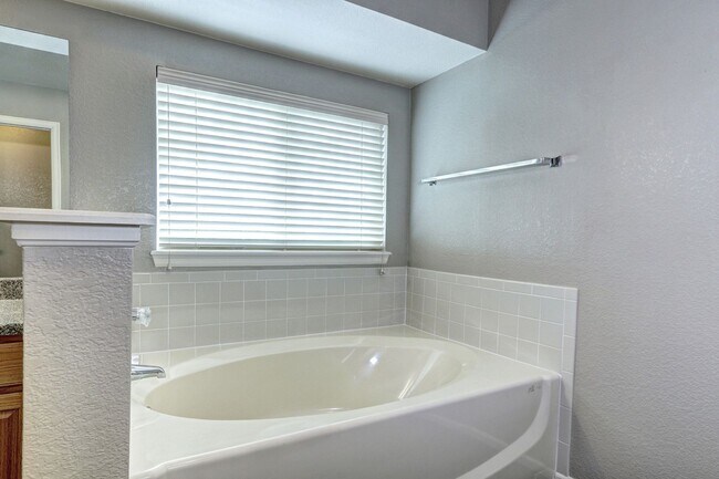 Building Photo - Location! Park Vista in Northglenn 3bed/2....