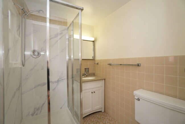 Building Photo - 580 Ivy Ct
