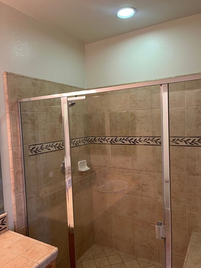 Building Photo - Bright Corner 3BD/3BA Townhome Near BART & Great Mall!