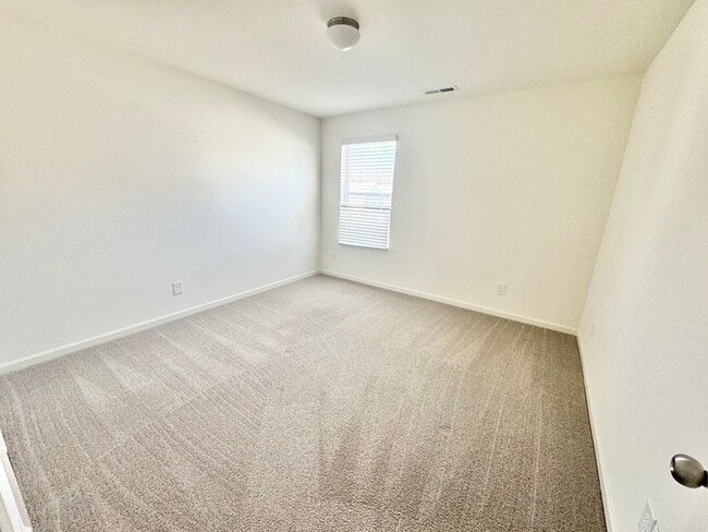 Building Photo - 3 br paired home with loft, minutes from I-77 I-40