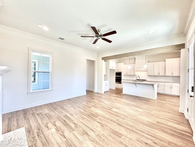 Building Photo - Cottage-Style 3BR Home in Americana