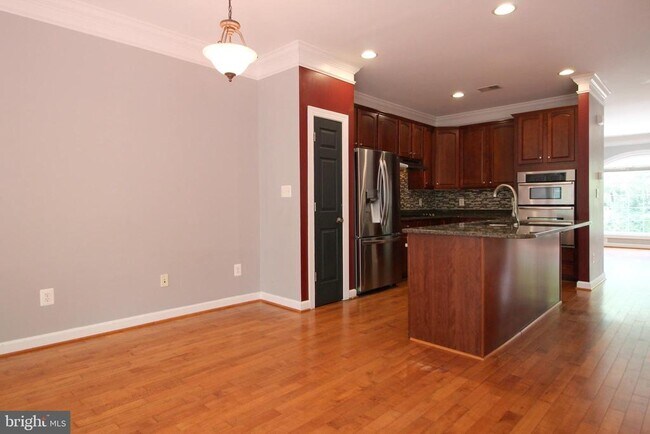 Building Photo - 3800 Elmwood Towne Way