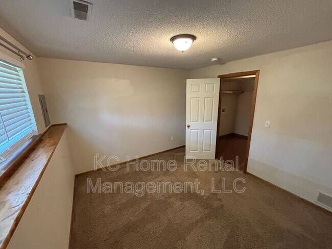 Building Photo - 501 Regina Ct