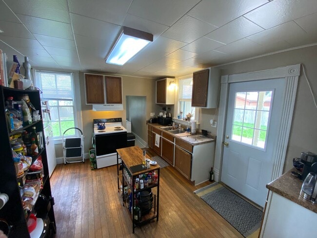 Building Photo - 3 Bedroom 1 Bath House - Close to Downtown Iowa City