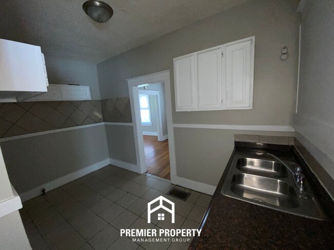 Building Photo - Vibrant 3BR Home near Midtown Memphis | Fireplace, Hardwood Floors & Fenced Yard