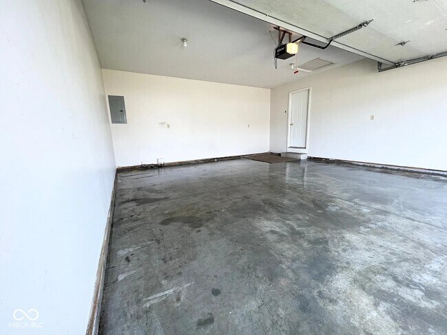 Building Photo - 731 W Gaston Dr