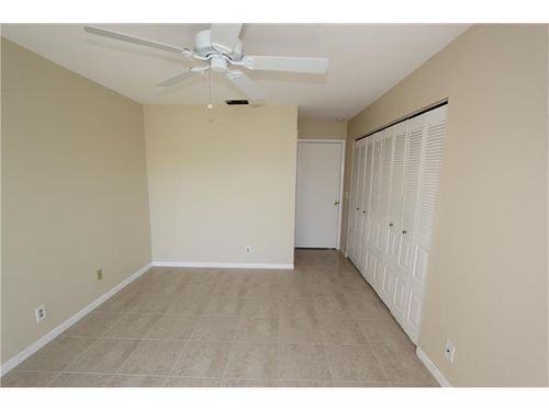 Building Photo - 5864 Strawberry Lakes Cir