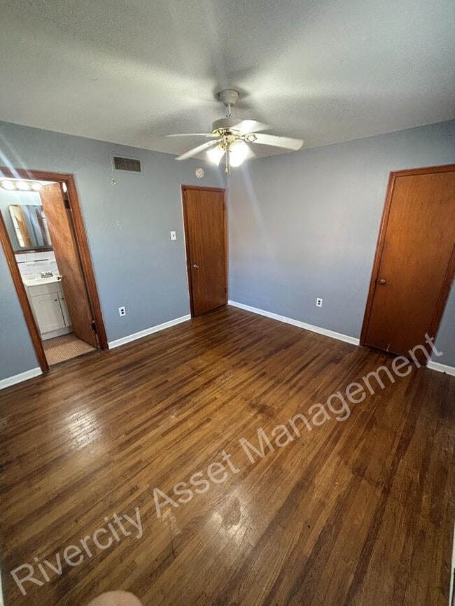 Building Photo - Charming 3-Bedroom Home with Fenced Yard & Original Hardwood Floors – Frayser, Section 8 Welcomed!