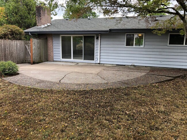 Building Photo - Updated 3 bedroom 1 1/2 bath home in a gre...