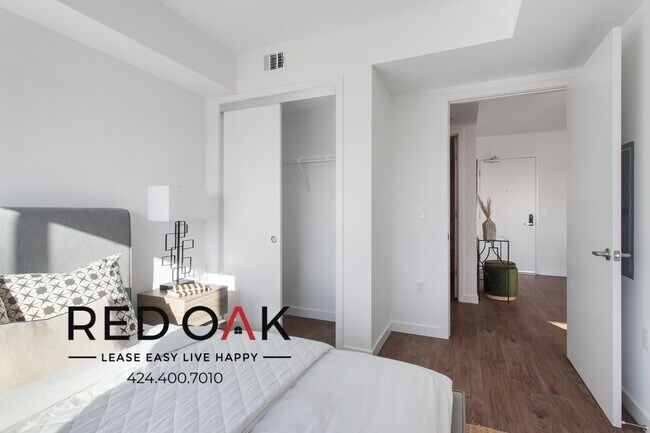 Building Photo - 1011-1013 Everett St-B-213