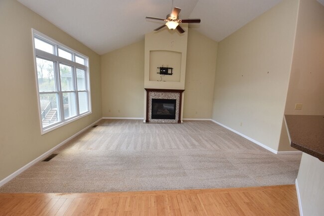 Building Photo - Executive home with pond views just 10 mins to Notre Dame.