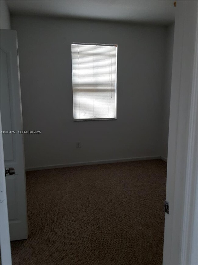 Building Photo - 3760 NE 9th Ct