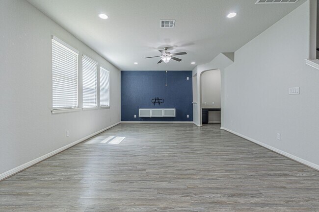 Building Photo - GORGEOUS 4BR 2.5 BATH WITH LOTS OF NEIGHBORHOOD AMENITIES! Available August 7th!