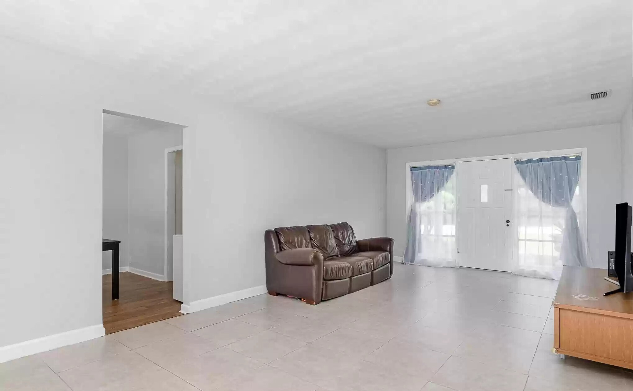 Building Photo - 282 W Laila Dr