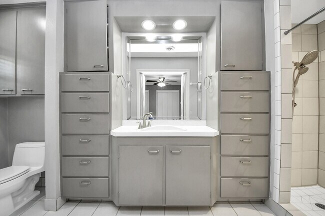 Building Photo - 10514 Haddington Dr