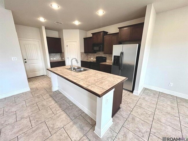 Building Photo - 17634 Hoods Ridge Dr