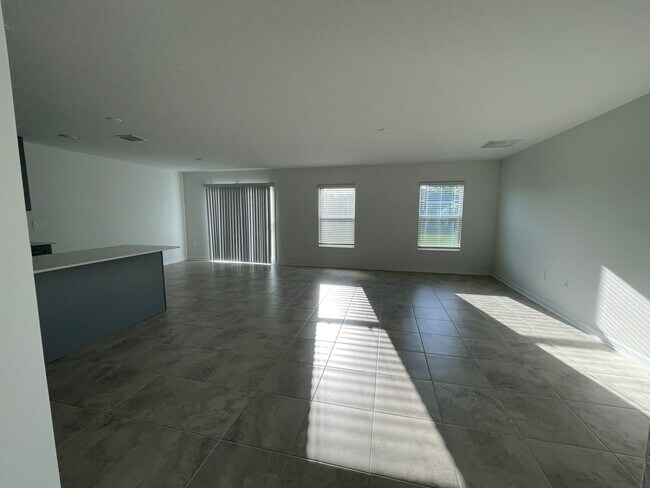 Building Photo - BEAUTIFUL BRAND NEW 2022 Home in the new S...