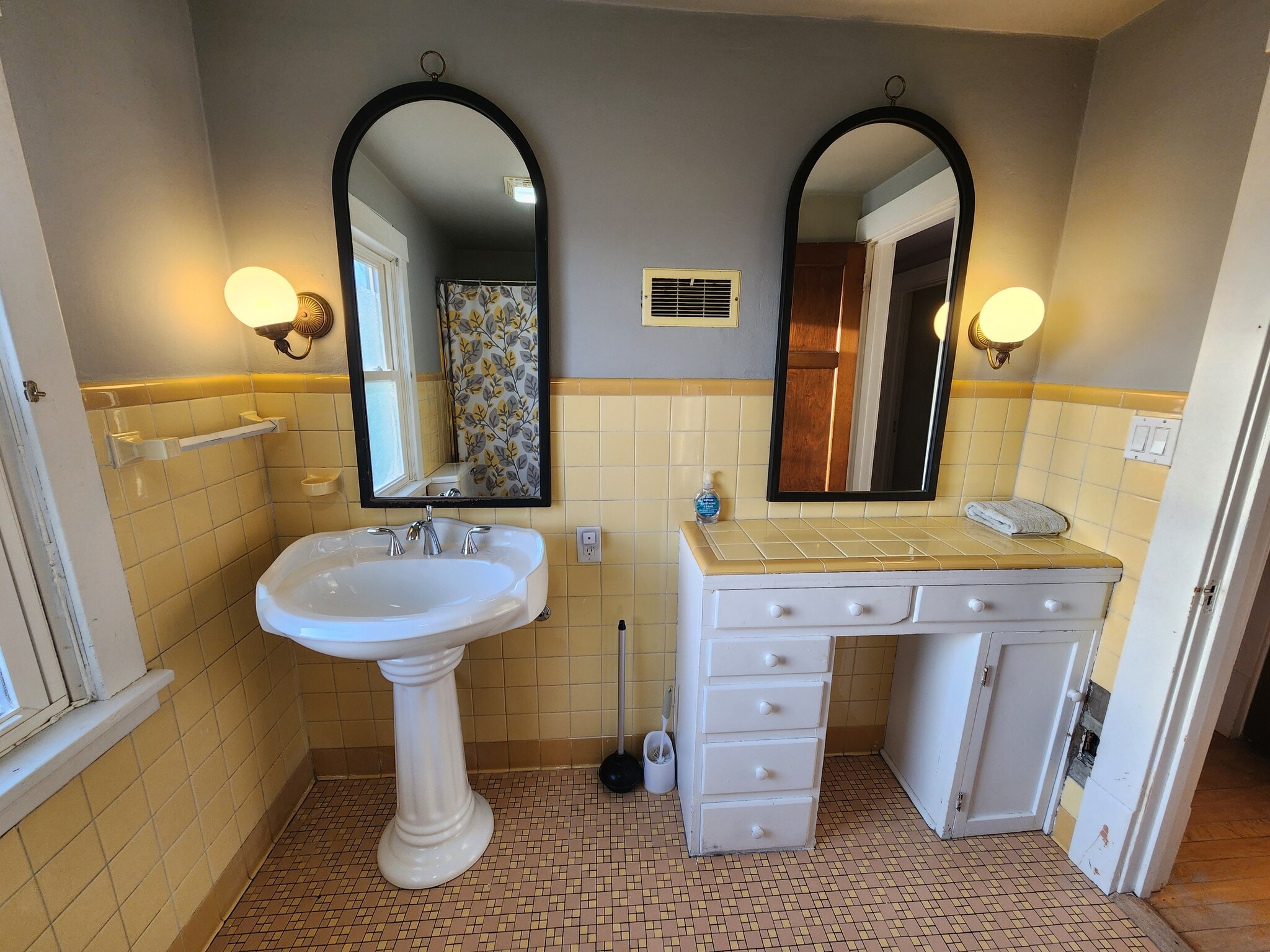 2nd Floor Bathroom - 134 W Lincoln St