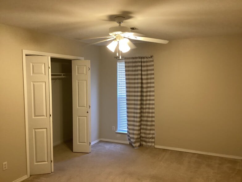 Building Photo - 5408 S Y St