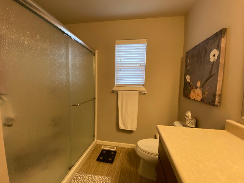 Building Photo - 204 Sugar Maple Ln