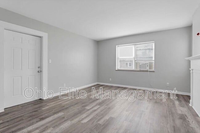 Building Photo - 987 Lilley Ave