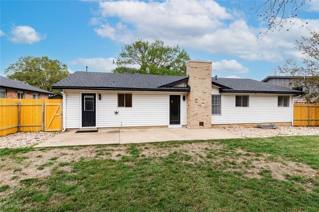 Building Photo - 2207 Southern Oaks Dr