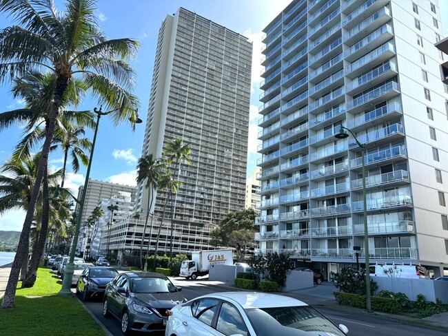 Primary Photo - In the heart of Waikiki 1bed+Den, 1.5bath ...