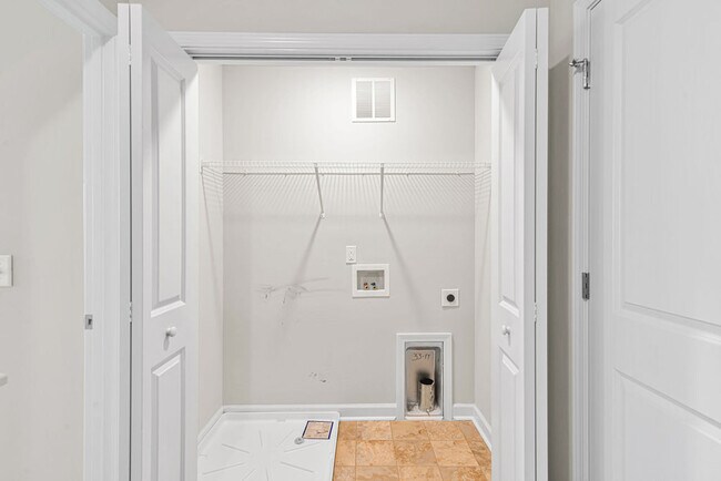 Building Photo - 10 Jaydn Dr W