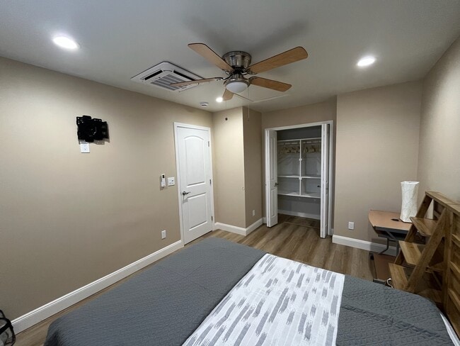 Building Photo - 324 Nassau Ln