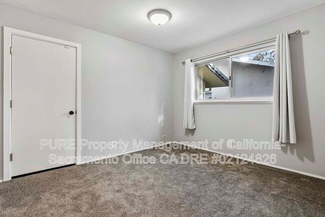 Building Photo - 8916 Fashion Dr