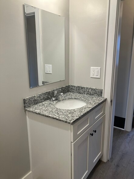 Bath Sink - 930 Oxley Rd