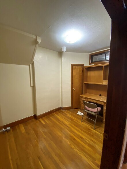 Building Photo - 51 Aldie St