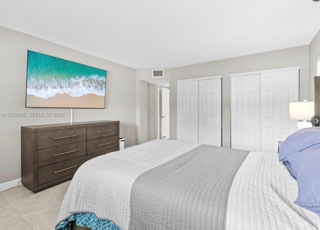 Building Photo - 8511 Old Country Manor