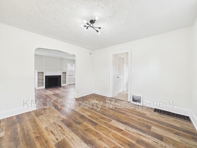 Building Photo - 575 Fernwood Dr