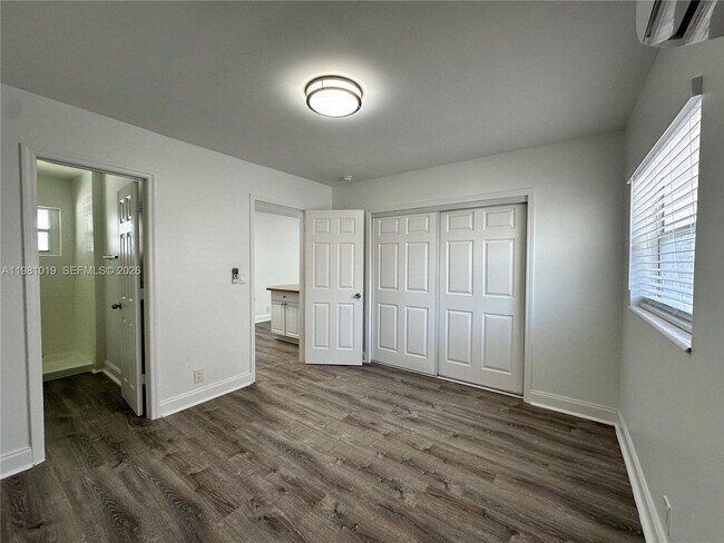 Building Photo - 1411 N Dixie Hwy