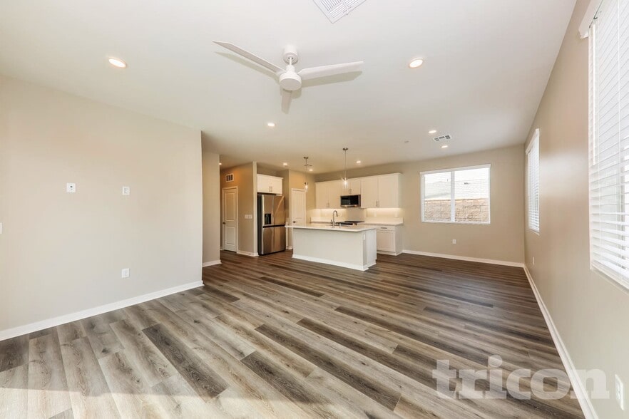 Building Photo - 662 Susanne St