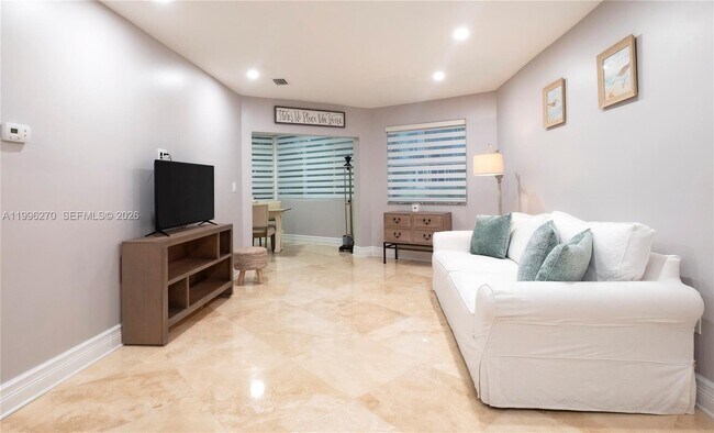 Building Photo - 1723 NE Miami Gardens Dr