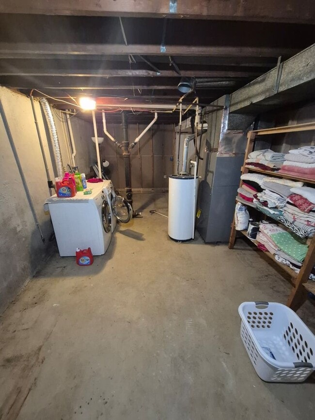 Building Photo - 65 Miriam Dr