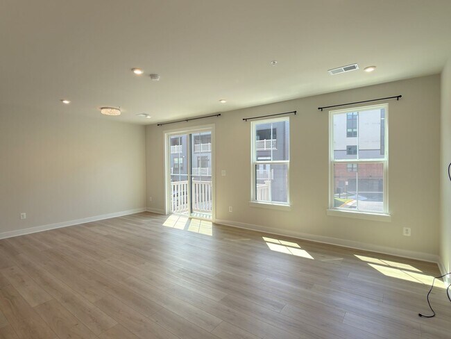 Building Photo - 14441 Albemarle Point Pl