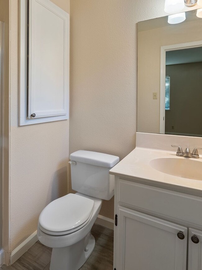 Building Photo - Single Level Ranch Home In Desirable Clayt...