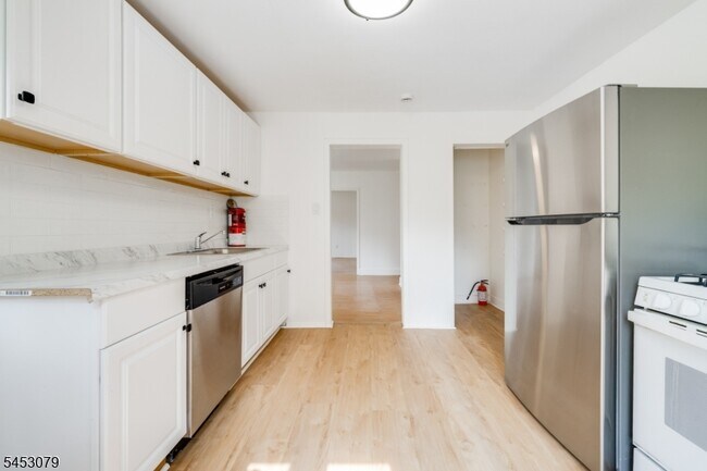 Building Photo - 37 Bowers Ln