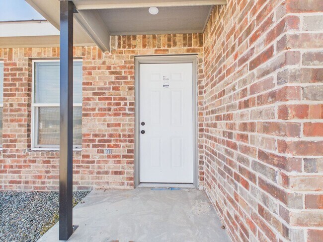 Building Photo - 1124 Caprock St