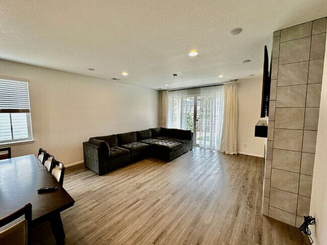 Building Photo - "Charming 4-Bedroom Castle Rock Home with Spacious Living!"