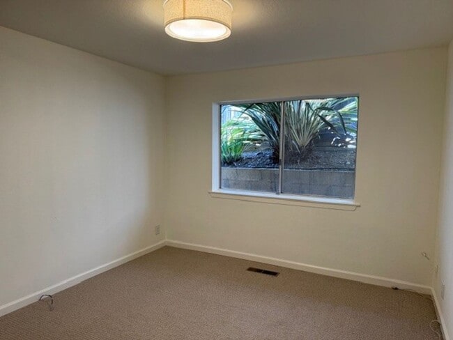 Building Photo - Beautiful home in Laurel Wood