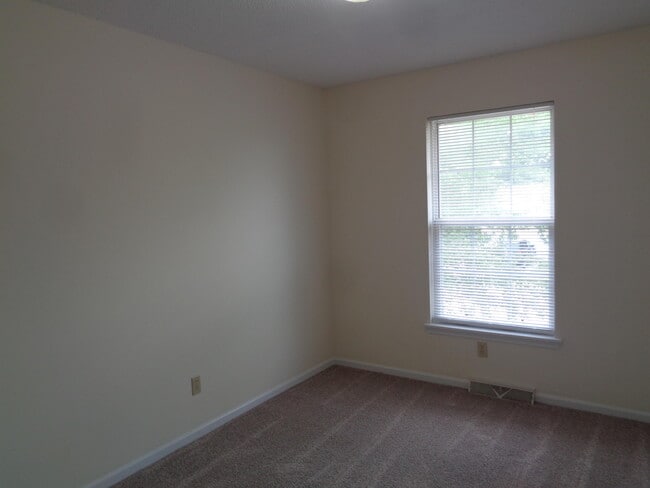 Building Photo - 1904 Mayberry Dr