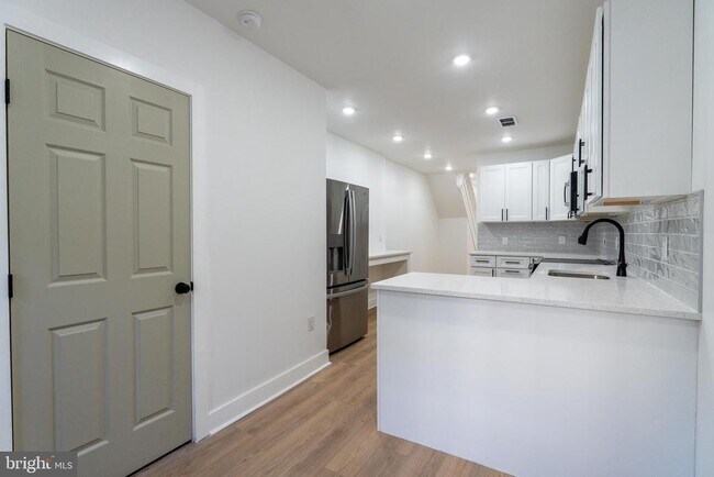 Building Photo - 1824 N Bouvier St