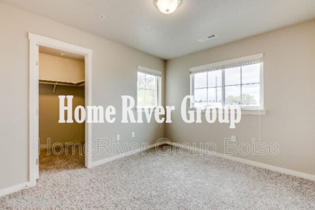 Building Photo - 928 E Wandering Ln